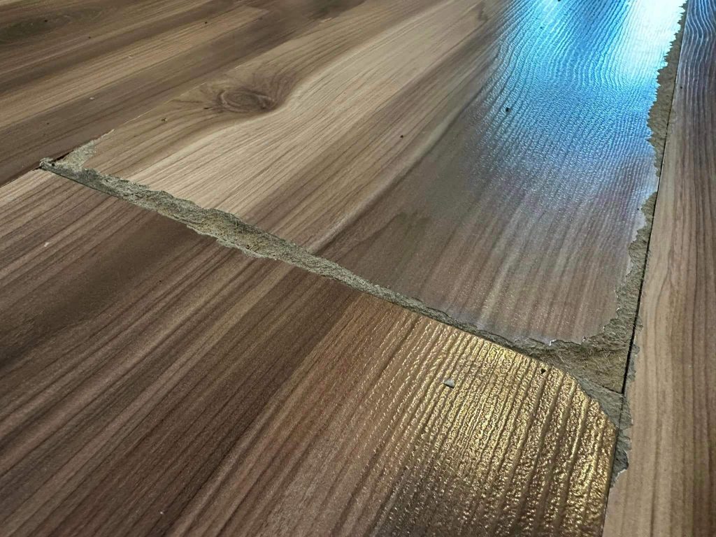 Sisi Gelap Laminated Floor